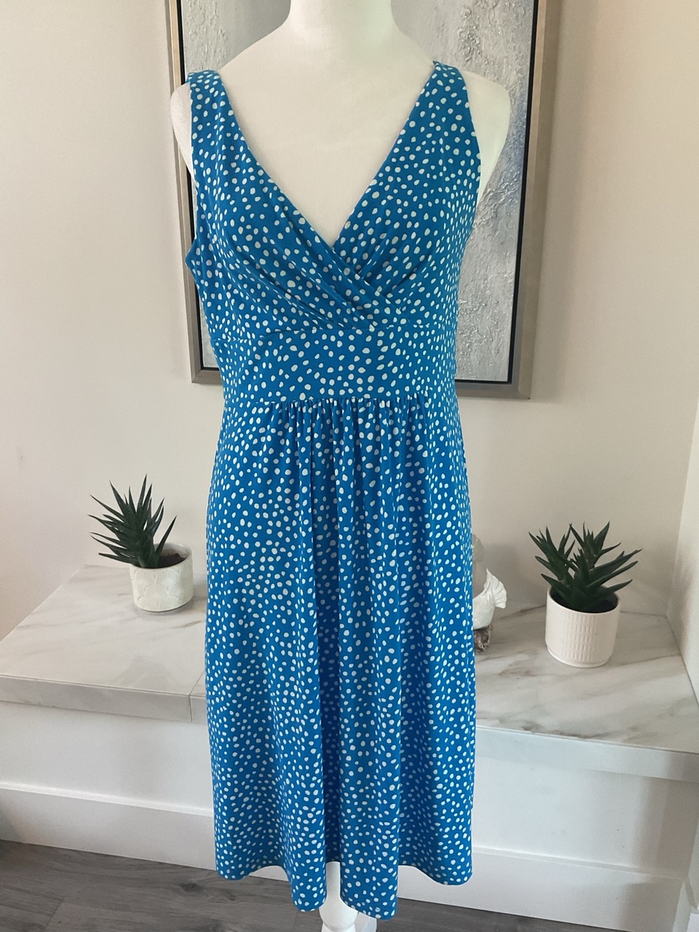 ****CHAPS**** Cute Blue Polka Dot V-Neck Sleeveless Dress